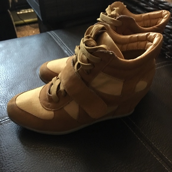 Yellow Wedge Sneakers size 7 - Picture 12 of 16